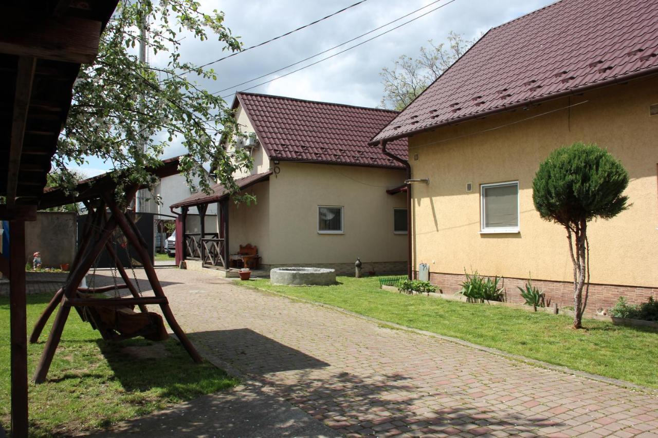 Роман Berehove  Exteriör bild